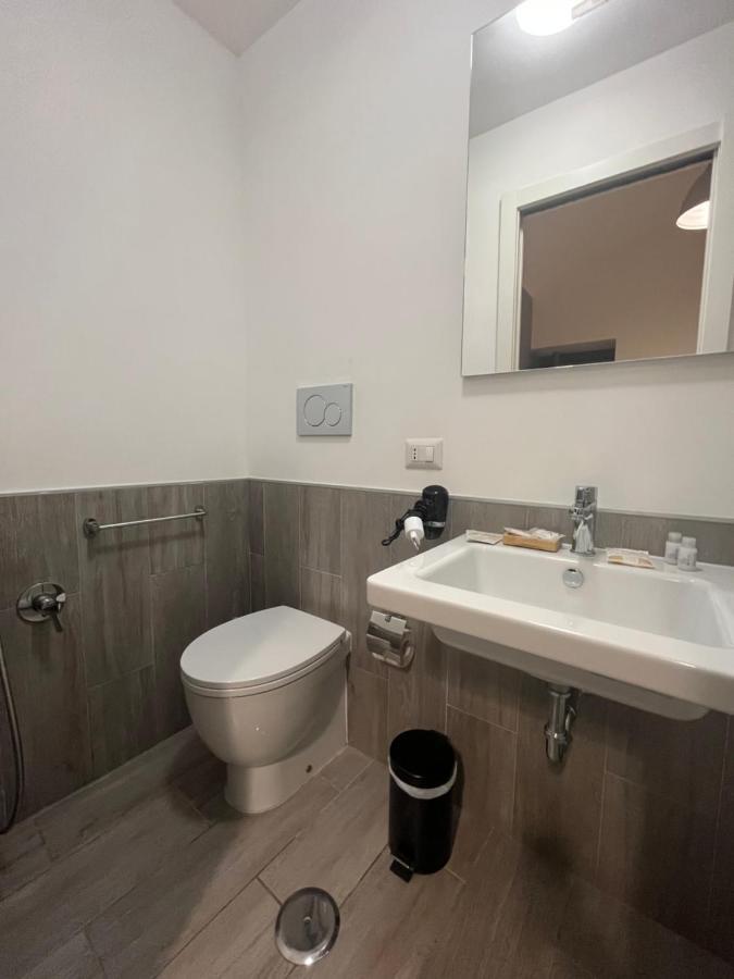 Etruska Porta Pia Guesthouse Rome Bagian luar foto
