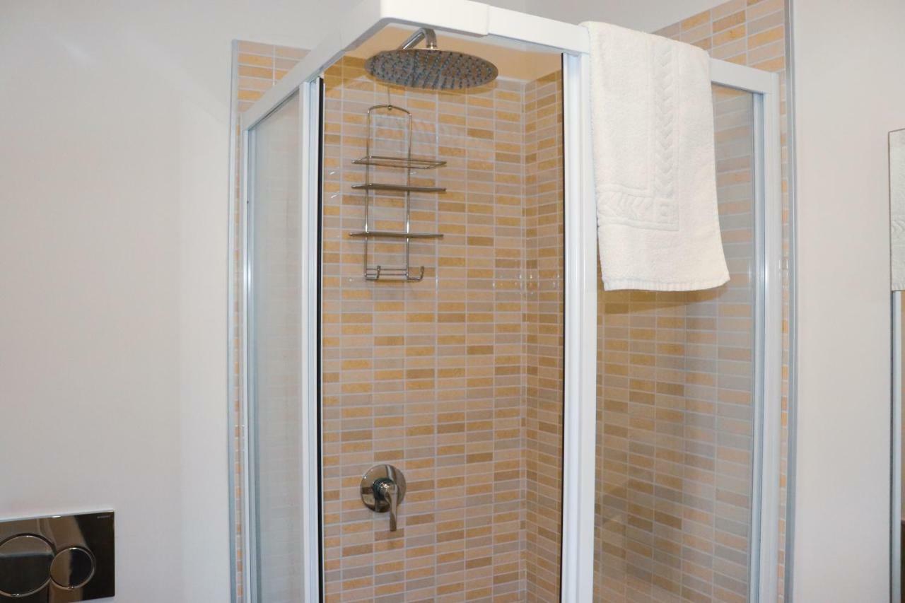 Etruska Porta Pia Guesthouse Rome Bagian luar foto